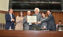 Polos de Cidadania da UFMG recebe homenagem na Câmara Municipal
