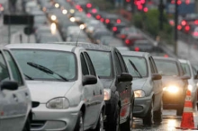 Engarrafamentos e problemas infraestruturais nas vias dos bairros afetam motoristas