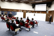 Vereadores em reunião plenária na Câmara de BH