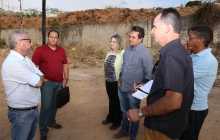 Visita técnica da Comissão de Meio Ambiente e Política Urbana a terreno público localizado na Rua Mary Aparecida, esquina da Avenida Violeta de Melo, no Bairro São José