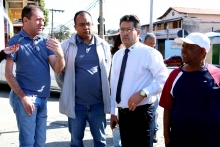 Vereadores Cláudio da Drogaria Duarte e Jair Di Gregório, em visita técnica a vias do Bairro Céu Azul, para averiguar ausência de vagas de estacionamento