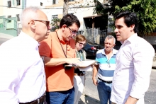 Coordenador Regional Noroeste Saulo Queiroz à esquerda; Jomar Mansur da BHTrans e Vereador Carlos Henrique à direita, em visita ao Bairro João Pinheiro