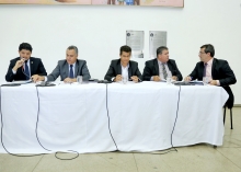 Vereadores em reunião da Comissão de Administração Pública