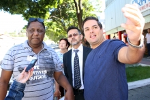 Vereador Rafael Martins e representante da BHTrans, em visita técnica da Comissão de Desenvolvimento Econômico, Transporte e Sistema Viário a vias do Bairro Manacás (Pampulha)