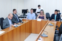 Vereadores da Comissão de Legislação e Justiça no Plenário Camil Caram 