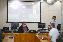 Primeira reunião da Comissão Especial para apreciar Proposta de Emenda à Lei Orgânica - PELO 09/2020, com participação presencial dos vereadores Preto e Professor Juliano Lopes, e participação remota dos vereadores Dr. Bernardo Ramos e Ronaldo Batista, quando foram eleitos como presidente o vereador Autair Gomes e como relator, o vereador César Gordin