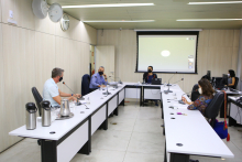 Vereadores Gabriel, Fernando Borja, Professor Juliano Lopes e vereadora Bella Gonçalves, participando presencialmente da reunião da Comissão Especial de Estudo sobre Enfrentamento da Covid-19, nesta terça-feira (23/6)