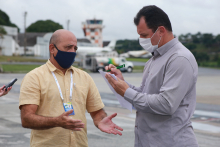 Vereador Rubão e gerente de Operações e Segurança do Aeroporto da Pampulha, Nerivaldo Gomes de Oliveira, em visita técnica ao Aeroporto da Pampulha, nesta quinta-feira (10/2)