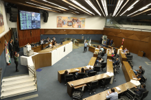 Parlamentares em reunião Plenária