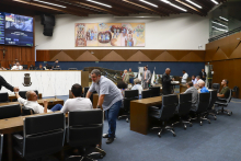 Foto da reunião em Plenário. 