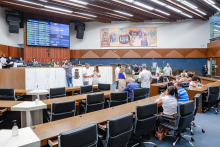 Vereadores reunidos no Plenário Amintas de Barros