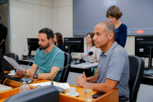 Vereadores durante reunião de comissão