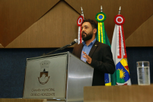 O vereador José Ferreira no púlpito do Plenário Amintas de Barros