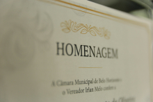 imagem em close de documento que concede homenagem pela câmara municipal de belo horizonte