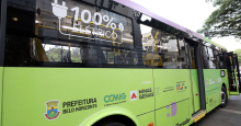 Lateral de ônibus com a inscrição 100% elétrico
