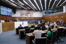 parlamentares presentes no plenário da câmara de bh