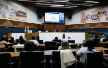 Vereadores e convidados no Plenário Amintas de Barros