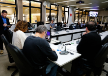 parlamentares presentes em reunião de comissão na câmara de bh