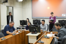 parlamentares presentes em reunião plenária da câmara de bh