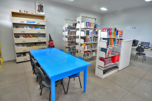 interior de biblioteca pública